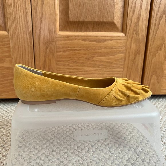 SEYCHELLES - Downstage Mustard Ruffled Flat - Good Condition - Picture 11 of 12